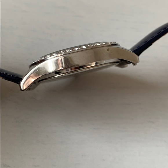 3 strap Guess watch - Picture 10 of 12